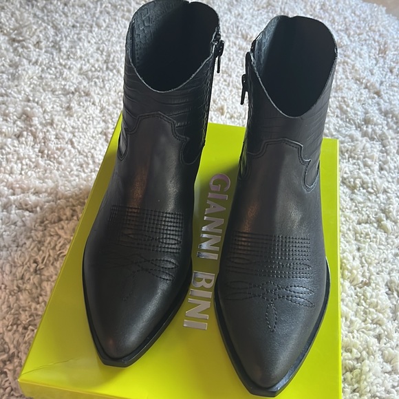 Gianni Bini Brycintwo Ankle Boot - Picture 2 of 5